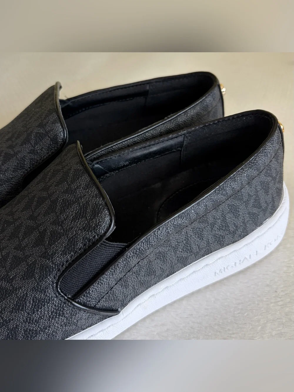 Michael Kors Women’s Black & White Slip-On Logo Casual Sneakers Sz 7.5 - Picture 4 of 7